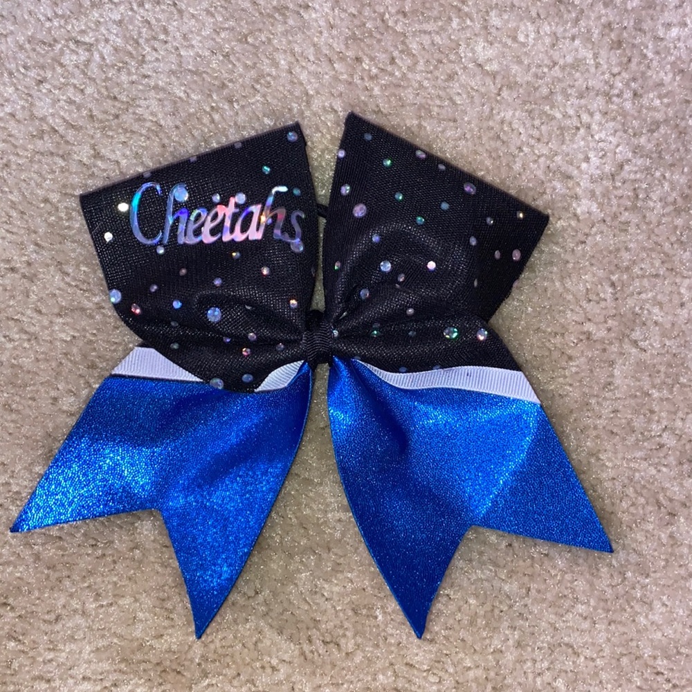 Cheetahs cheer bow